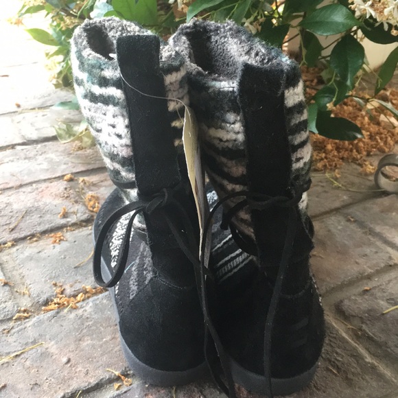 TOMS WARM NEPAL BLACK BOOTS - Picture 3 of 7